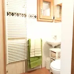 Domy Central Studio アパート アオスタ